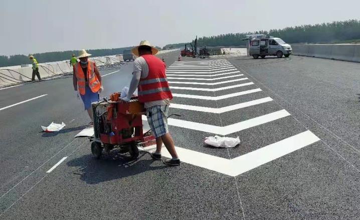 熱熔標(biāo)線涂料劃線施工 熱熔標(biāo)線涂料劃線施工